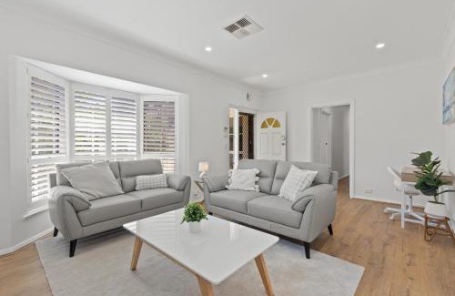 Glenelg South House | Quiet 2-Bed Retreat with Private Courtyard