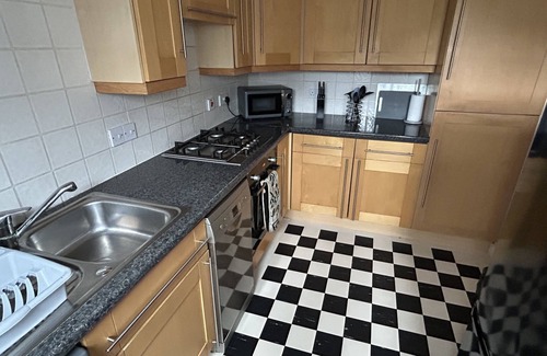 Bingham House | Quiet 3 bed semi detached house with parking