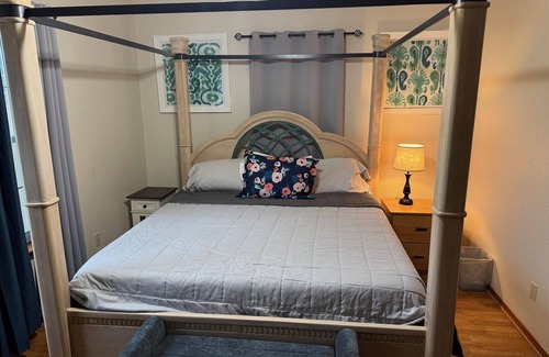 Palmview Bed & Breakfast | Quiet and comfortable Two Bedrooms, one Bathroom up to group of Four.