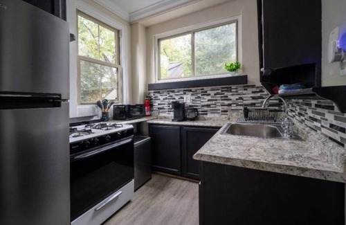 West Hyattsville Apartment | Quiet and Cozy - Comfortable Home in Takoma Park!.