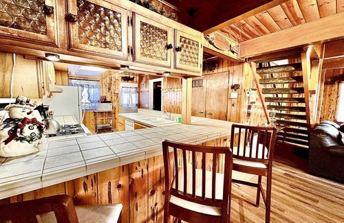 Whispering Forest House | Quiet and family friendly 3-bedroom house with WiFi in Big Bear near slopes