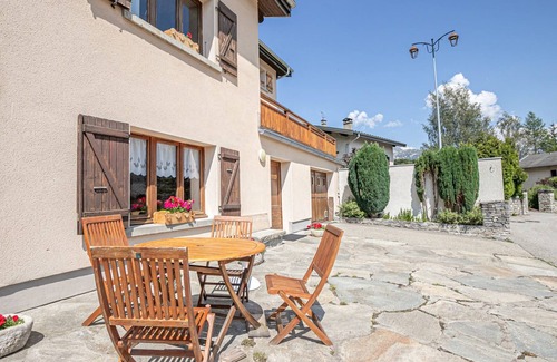 Aussois Apartment | Quiet apartment with terrace, near slopes, pets allowed