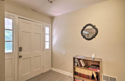 Columbia House | Quiet Columbia Home with Fire Pit and Pool Table!