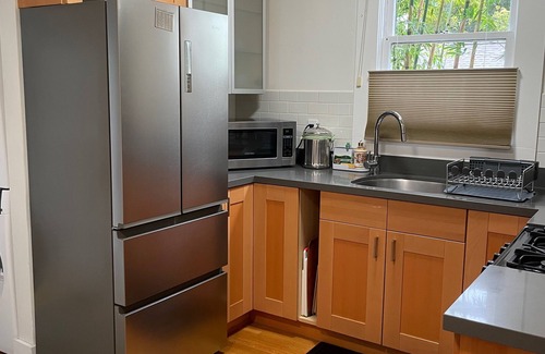 Upper Telegraph House | Quiet, Comfortable, Clean. Turnkey & Easy Access to SF, Berkeley, Oakland