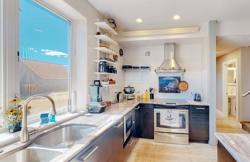 Gunnison House | Quiet, comfortable home with unbeatable location, fireplace, patio & WiFi