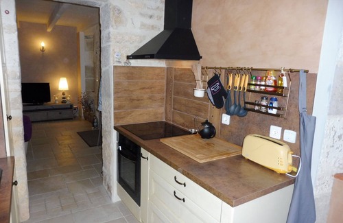 Cellefrouin House | QUIET COMFORTABLE WITH RELAXING POOL FOR 6 TO 8 PEOPLE