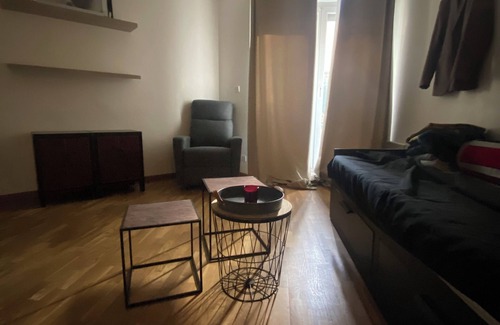 Puteaux Apartment | QUIET, COSY STUDIO IN SURESNES