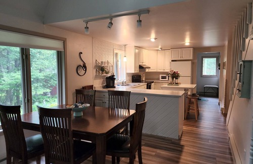 Hibbing Cottage | Quiet Cottage in the Woods on the Edge of Town