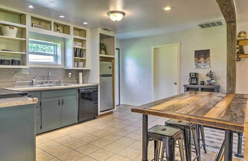 Squires House | Quiet Country Home in Ava with Chic Interior!