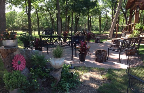 Crawford House | Quiet country setting, 15 min to Waco, 20 min to Baylor University
