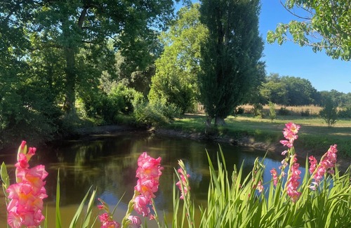 Lorignac House | Quiet countryside between vineyards and forest! - Sleeps 14