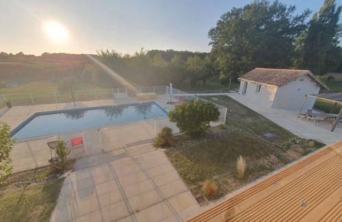 Lorignac House | Quiet countryside between vineyards and forest! - Sleeps 14