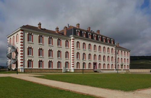 Epernay Apartment | Quiet, Cozy Studio | Free Wi-Fi + On-Site Parking