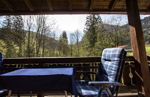 Weissbach an der Alpenstrasse Apartment | Quiet, centrally located apartment with sunny balcony