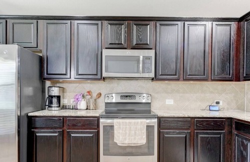 Manor House | Quiet E Austin Home-Low Fees, Dog Friendly