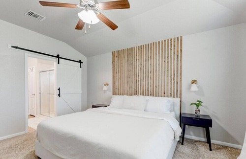 Manor House | Quiet E Austin Home-Low Fees, Dog Friendly