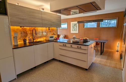 Monona House | Quiet, family-friendly home on lake bike path 10 minutes from downtown Madison
