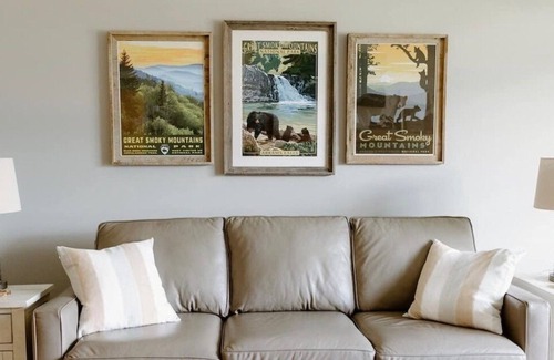 Townsend Condo | Quiet First Floor Condo with Mountain Views ~ Five Minutes from GSMNP!
