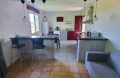 Saint-Just Apartment | Quiet garden apartment in petite camargue
