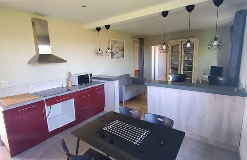 Saint-Just Apartment | Quiet garden apartment in petite camargue