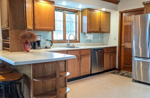 Lexington House | Quiet Getaway With Mountain Views and Heated Private Pool