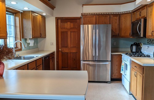 Lexington House | Quiet Getaway With Mountain Views and Heated Private Pool