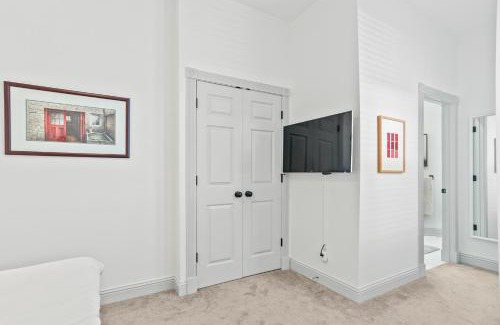 Beach Institute House | Quiet Historic Corner Easy Walk to Downtown Dining and Entertainment