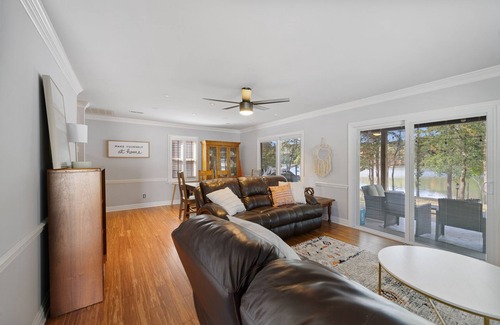 Westminster House | Quiet Lake Front Oasis