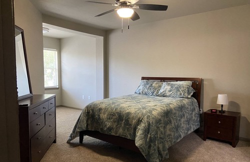 Grogan's Mill Apartment | Quiet Luxury Nouvelle at The Woodlands Cozy 2 Bedroom-shopping, food, lake view