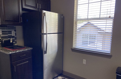 Grogan's Mill Apartment | Quiet Luxury Nouvelle at The Woodlands Cozy 2 Bedroom-shopping, food, lake view