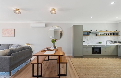 Two Rocks House | Quiet, Pet-Friendly Beach Retreat - 2 Minutes walk to the Beach.
