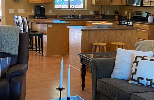 Montrose House | Quiet rancher at end of Cul De Sac - within minutes of all Montrose has to offer