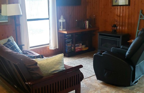 Heber Springs Cabin | Quiet River Front Getaway Cabin