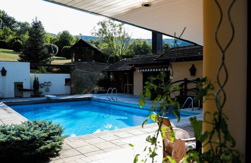 Andlau House | Quiet room in a beautiful house, garden, swimming pool, between Strasbourg and Colmar.