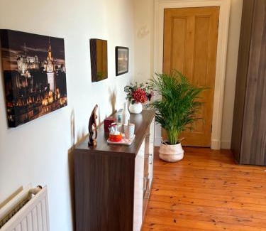 Merchiston House | Quiet room in vibrant Bruntsfield with private parking