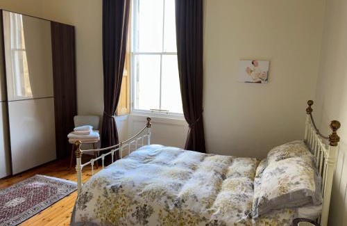 Merchiston House | Quiet room in vibrant Bruntsfield with private parking