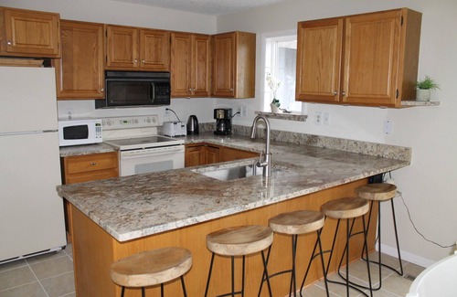 Douglas House | Quiet Spacious Property in Newport Harbor/Saugatuck Douglas