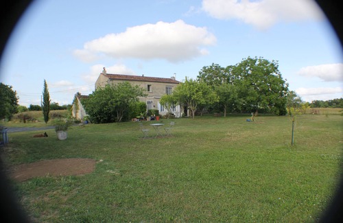 Saint-Savinien Apartment | Quiet studio 2 minutes from all amenities, access to swimming pool