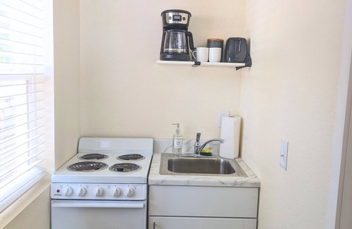 Colorado Springs Apartment | Quiet studio in amazing Colorado Springs with AC