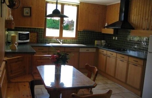 Le Bugue House | Quiet surrounded by greenery a home for a rest assured.