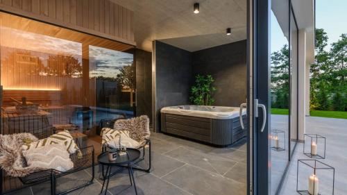 Saint-Didier-au-Mont-d'Or Apartment | Quiet villa with swimming pool and large garden