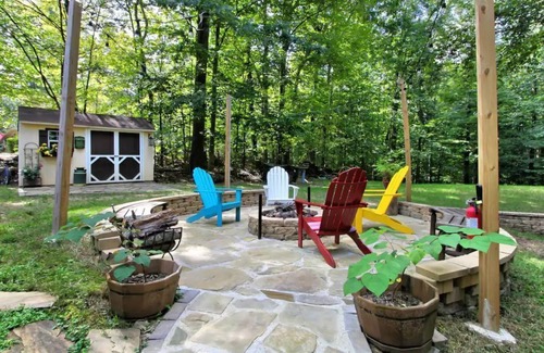 Manassas House | Quiet Wooded Retreat - Cohosted by Chau and John