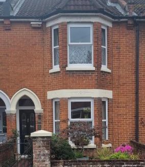 Eastleigh House | Quirky Victorian three bedroom house