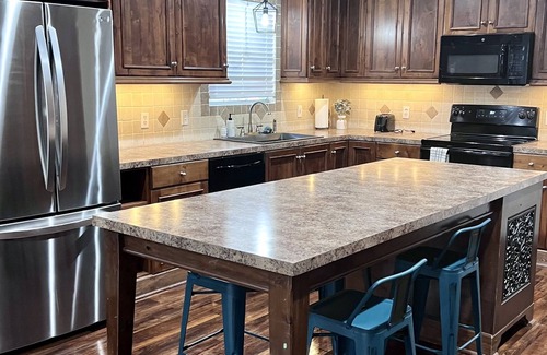 Montgomery Cottage | Quite Cottage located 5 minutes from Lake Conroe