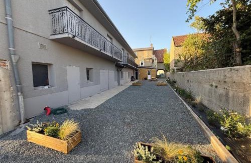 Saint-Parize-le-Chatel House | Résidence du commerce 4 étoiles