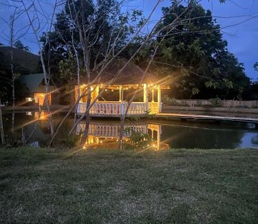 San Carlos Bed & Breakfast | RíoBosque Cabañas de lujo frente al rio desayuno incluido san carlos antioquia
