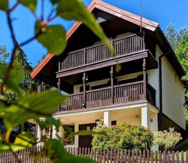 gmina Stary Dzierzgon House | Różany Ogród - dom pod lasem, z widokiem na jezioro i kominkiem, rowery, łódka, rowerek wodny