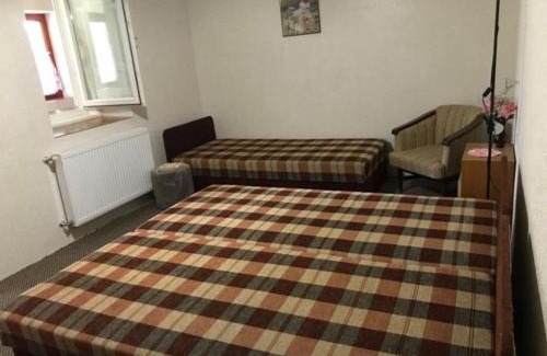 Poroszlo Apartment | Rózsakert Apartman 2