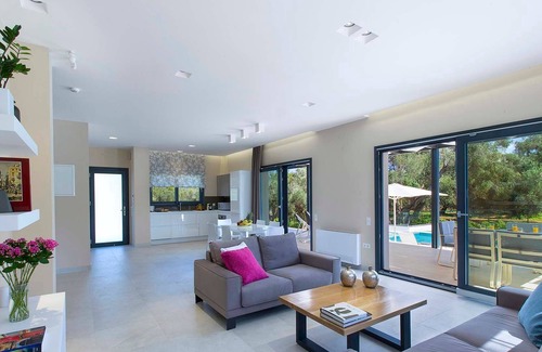 Chalikounas Villa | R 1384 Paradisun Villa with BBQ (charcoal), Garden & Sun loungers