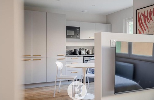 Quartier Exposition-Bajatiere Apartment | R'Appart L'atelier Voyageur S1